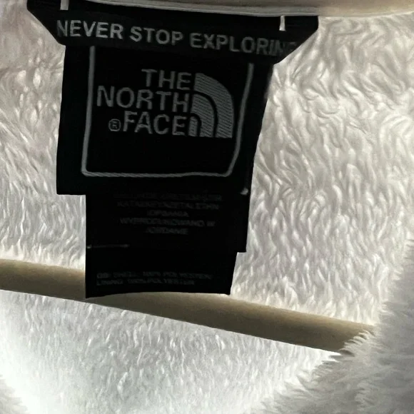 The North Face White Plush Fleece Jacket-
Size L - Picture 6 of 9